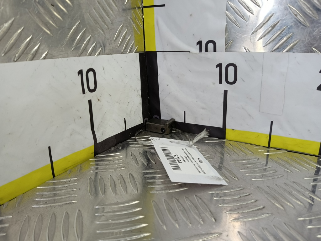 кронштейн форсунки топливной (зажим) Volkswagen Transporter  038130069B, 750 рублей, Москва