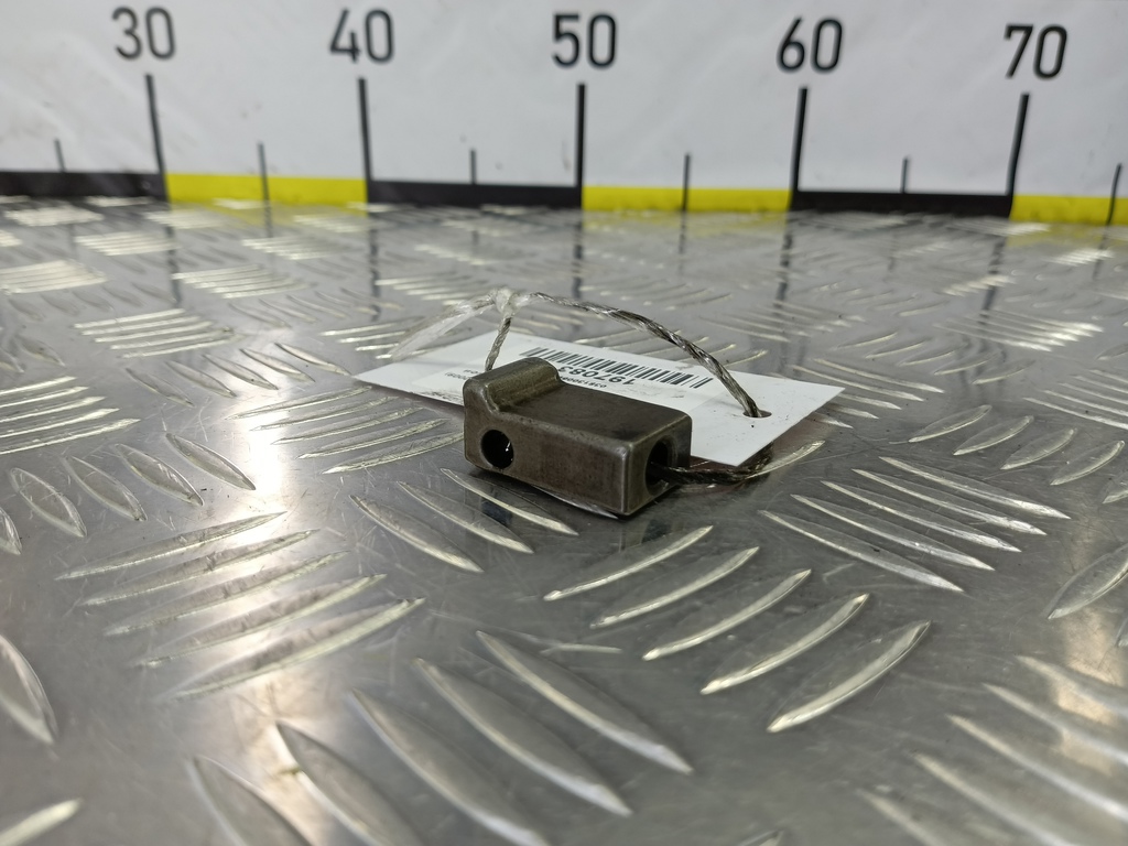 кронштейн форсунки топливной (зажим) Volkswagen Transporter  038130069B, 750 рублей, Москва