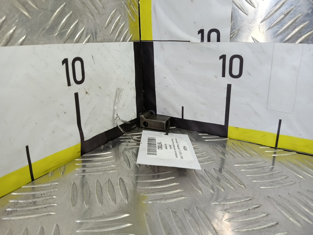 кронштейн форсунки топливной (зажим) Volkswagen Transporter  038130069B, 750 рублей, Москва