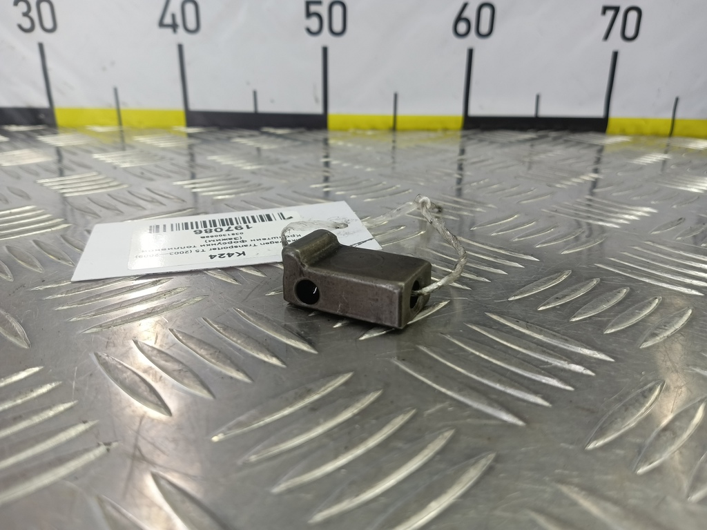 кронштейн форсунки топливной (зажим) Volkswagen Transporter  038130069B, 750 рублей, Москва