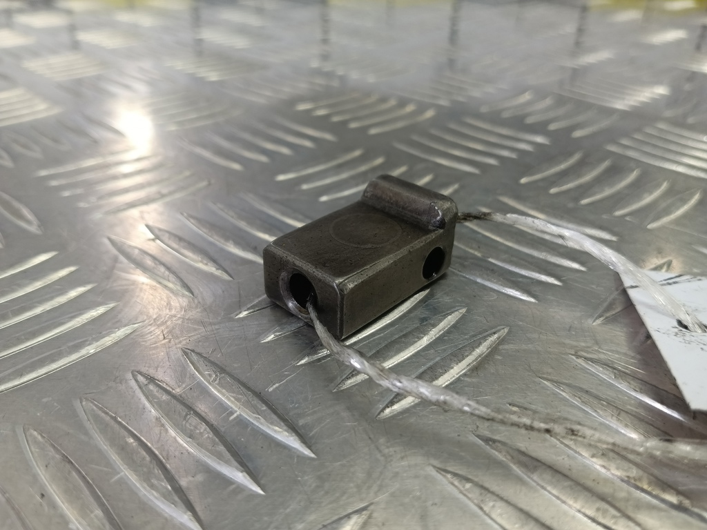 кронштейн форсунки топливной (зажим) Volkswagen Transporter  038130069B, 750 рублей, Москва