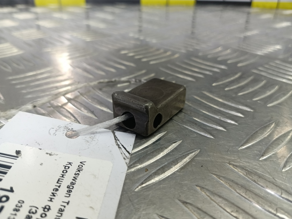 кронштейн форсунки топливной (зажим) Volkswagen Transporter  038130069B, 750 рублей, Москва