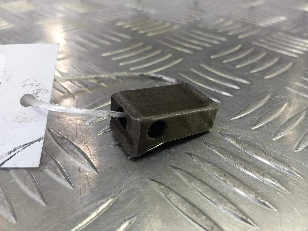 кронштейн форсунки топливной (зажим) Volkswagen Transporter  038130069B, 750 рублей, Москва