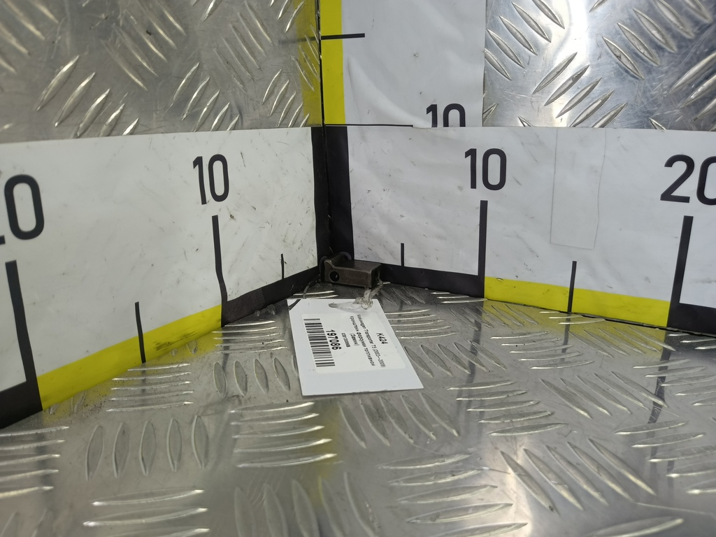 кронштейн форсунки топливной (зажим) Volkswagen Transporter  038130069B, 750 рублей, Москва