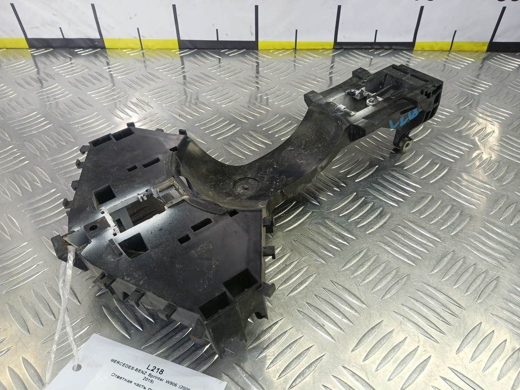 ответная часть ручки двери MERCEDES-BENZ Sprinter  A9067600034, 630 рублей, Москва