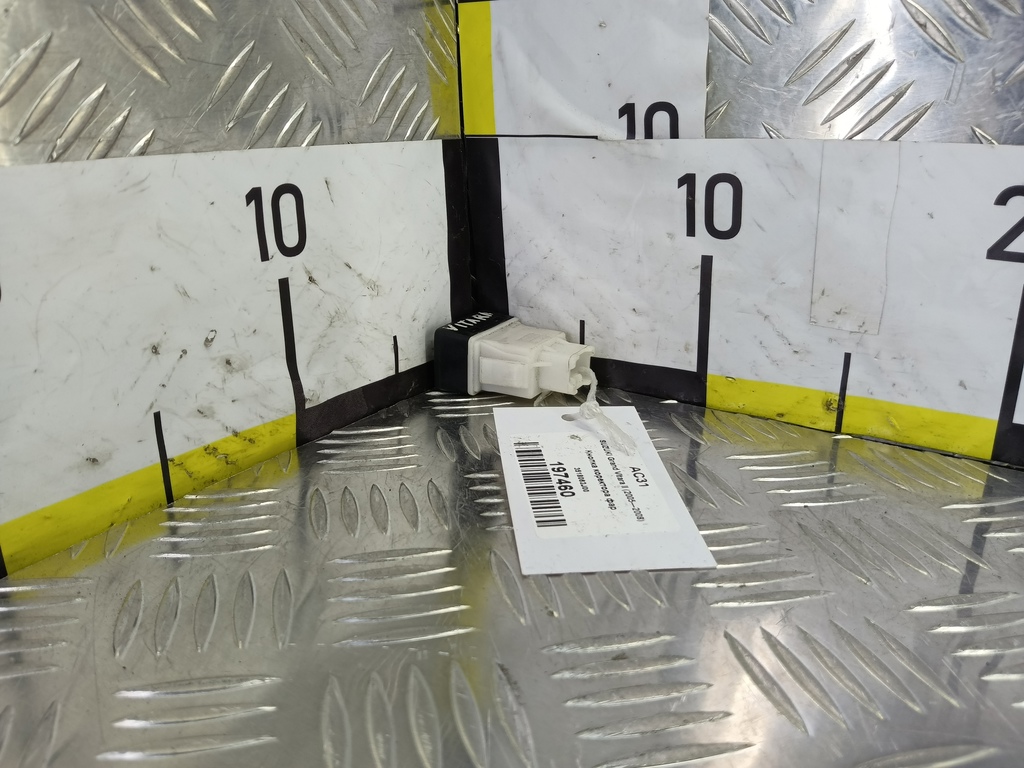 кнопка регулировки фар SUZUKI Grand Vitara 1.6 4WD MT (106 л.с.)Grand Vitara  II (2005—2008) Внедорожник 3518062J00, 520 рублей, Москва