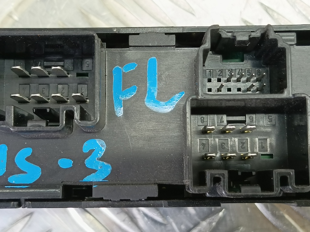 кнопка регулировки зеркал FORD Focus 2.0 AMT (160 л.с.)Focus  III рестайлинг (2014—2019) Седан 5105947, 3850 рублей, Москва