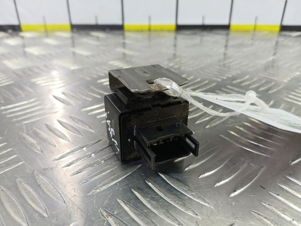 реле SUZUKI JIMNY 1.3 4WD MT (86 л.с.)Jimny  III рестайлинг (2005—2012) Внедорожник 3861084F00, 750 рублей, Москва