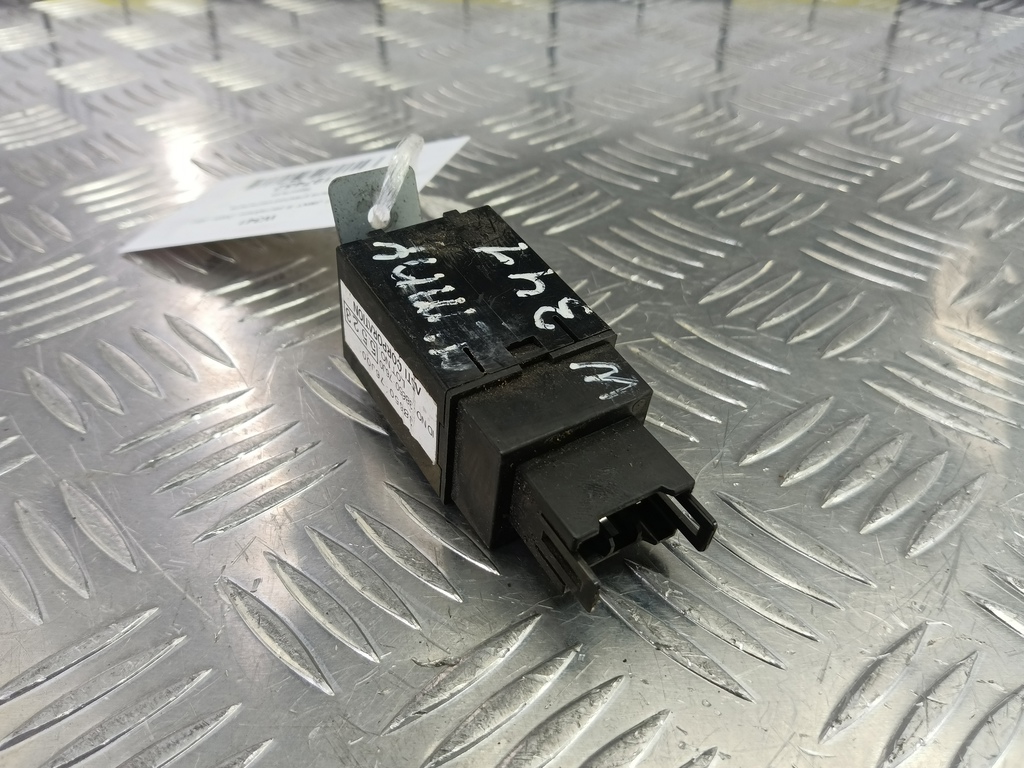 реле стеклоочистителя SUZUKI JIMNY 1.3 4WD MT (86 л.с.)Jimny  III рестайлинг (2005—2012) Внедорожник 3865076J00, 1210 рублей, Москва