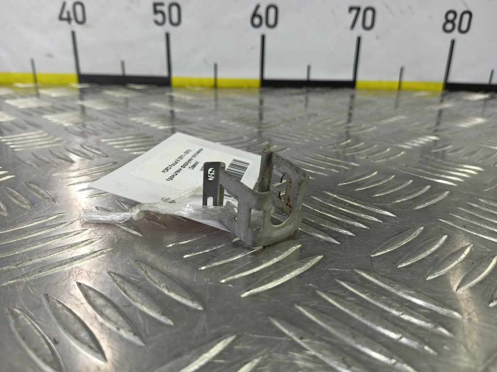 кронштейн форсунки топливной (зажим) FORD Focus  1429835, 520 рублей, Москва