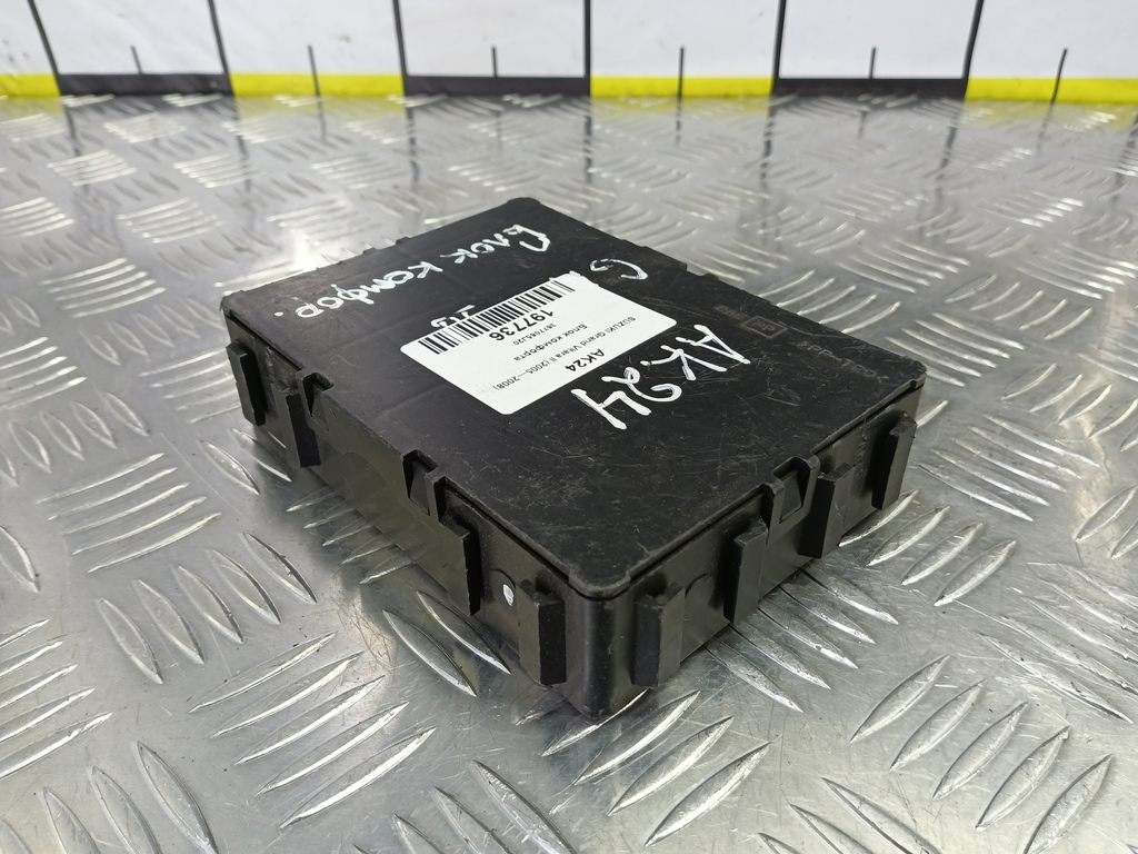 блок комфорта SUZUKI Grand Vitara 2.0 4WD AT (140 л.с.)Grand Vitara  II (2005—2008) Внедорожник 3677065J20, 750 рублей, Москва