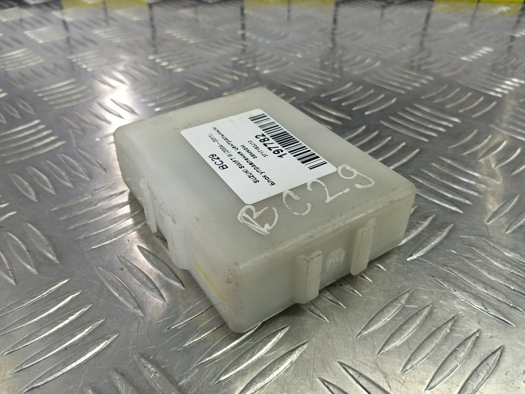 блок управления центральным замком SUZUKI SWIFT 1.5 MT (102 л.с.)Swift  III (2004—2011) Хетчбэк 3717162J12, 860 рублей, Москва