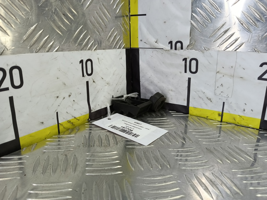 подушка радиатора SUZUKI Grand Vitara 2.0 4WD MT (140 л.с.)Grand Vitara  II (2005—2008) Внедорожник 9539164J10, 520 рублей, Москва