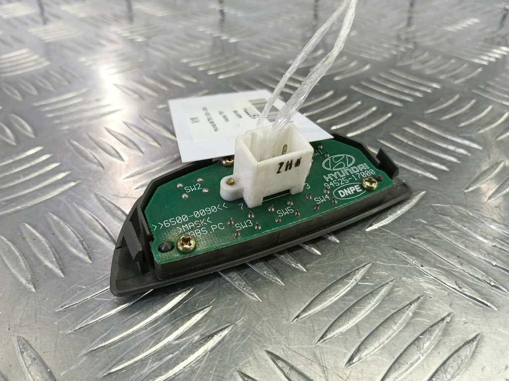 кнопка tip Hyundai MATRIX 1.6 MT (103 л.с.)Matrix  I рестайлинг (2005—2008) Минивэн 9452517000, 630 рублей, Москва