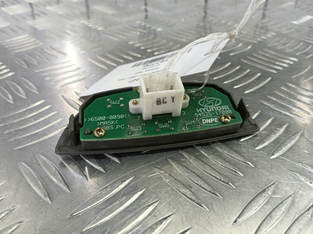 кнопка tip Hyundai MATRIX 1.6 MT (103 л.с.)Matrix  I рестайлинг (2005—2008) Минивэн 9452517000, 630 рублей, Москва