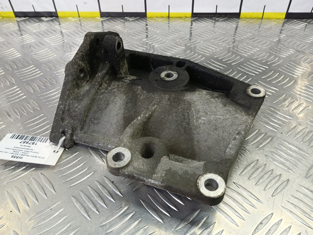 кронштейн компрессора кондиционера MITSUBISHI PAJERO SPORT  MR398754, 520 рублей, Москва