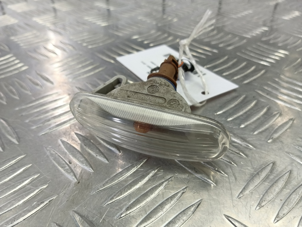 повторитель поворота Fiat Doblo 1.4 MT (78 л.с.)Doblo  I рестайлинг (2005—2015) Фургон 46758821, 630 рублей, Москва