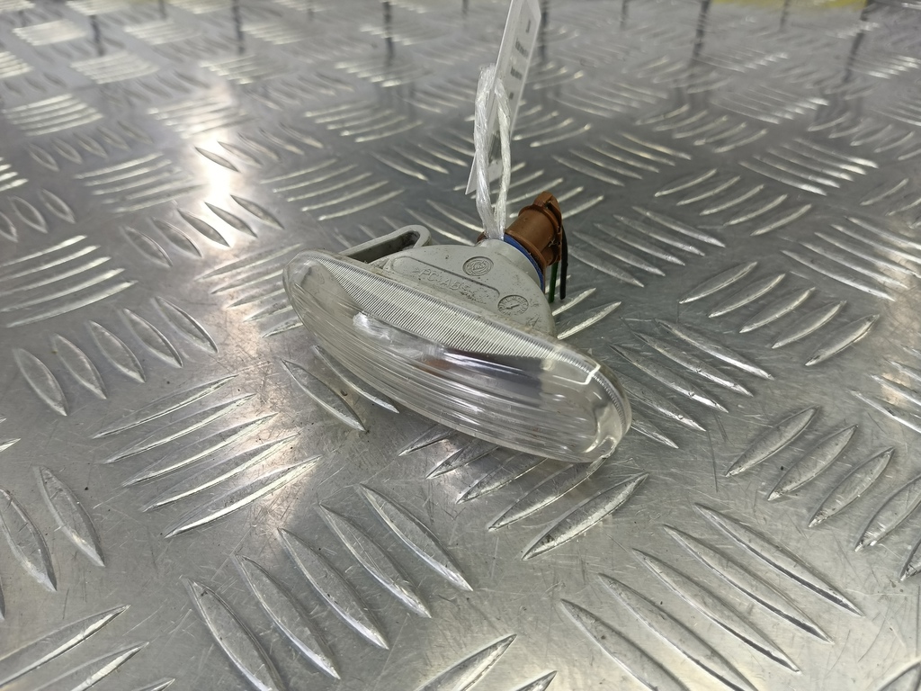 повторитель поворота Fiat Doblo 1.4 MT (78 л.с.)Doblo  I рестайлинг (2005—2015) Фургон 46758821, 630 рублей, Москва