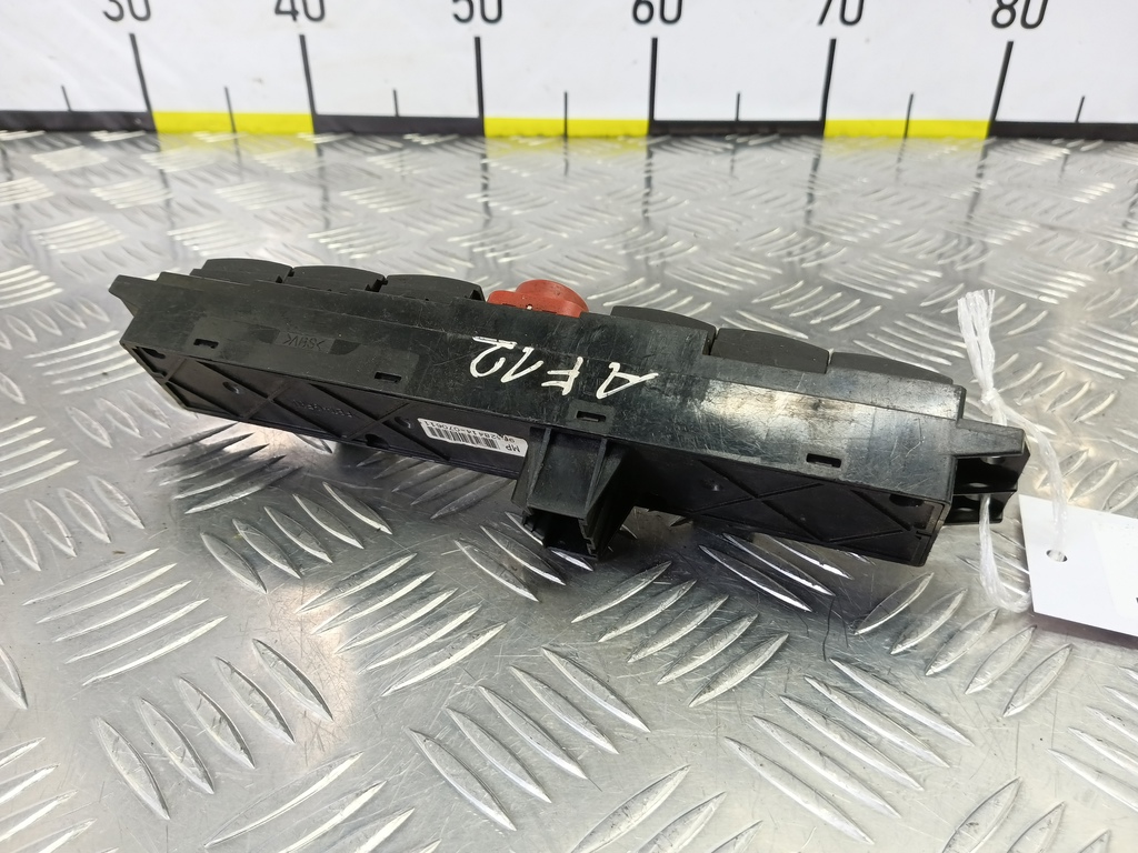 блок кнопок Opel Antara 2.0 CDTi 4WD MT (127 л.с.)Antara  I (2006—2011) Внедорожник 4803653, 750 рублей, Москва