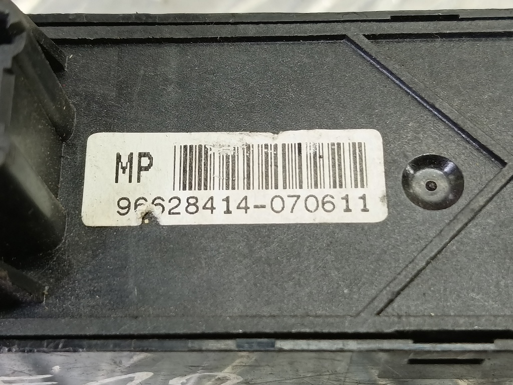 блок кнопок Opel Antara 2.0 CDTi 4WD MT (127 л.с.)Antara  I (2006—2011) Внедорожник 4803653, 750 рублей, Москва