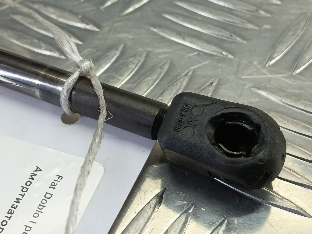 амортизатор крышки багажника Fiat Doblo 1.4 MT (78 л.с.)Doblo  I рестайлинг (2005—2015) Фургон 46824070, 860 рублей, Москва