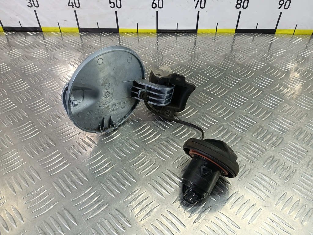 лючок бензобака Fiat Doblo 1.4 MT (78 л.с.)Doblo  I рестайлинг (2005—2015) Фургон 51834551, 1550 рублей, Москва