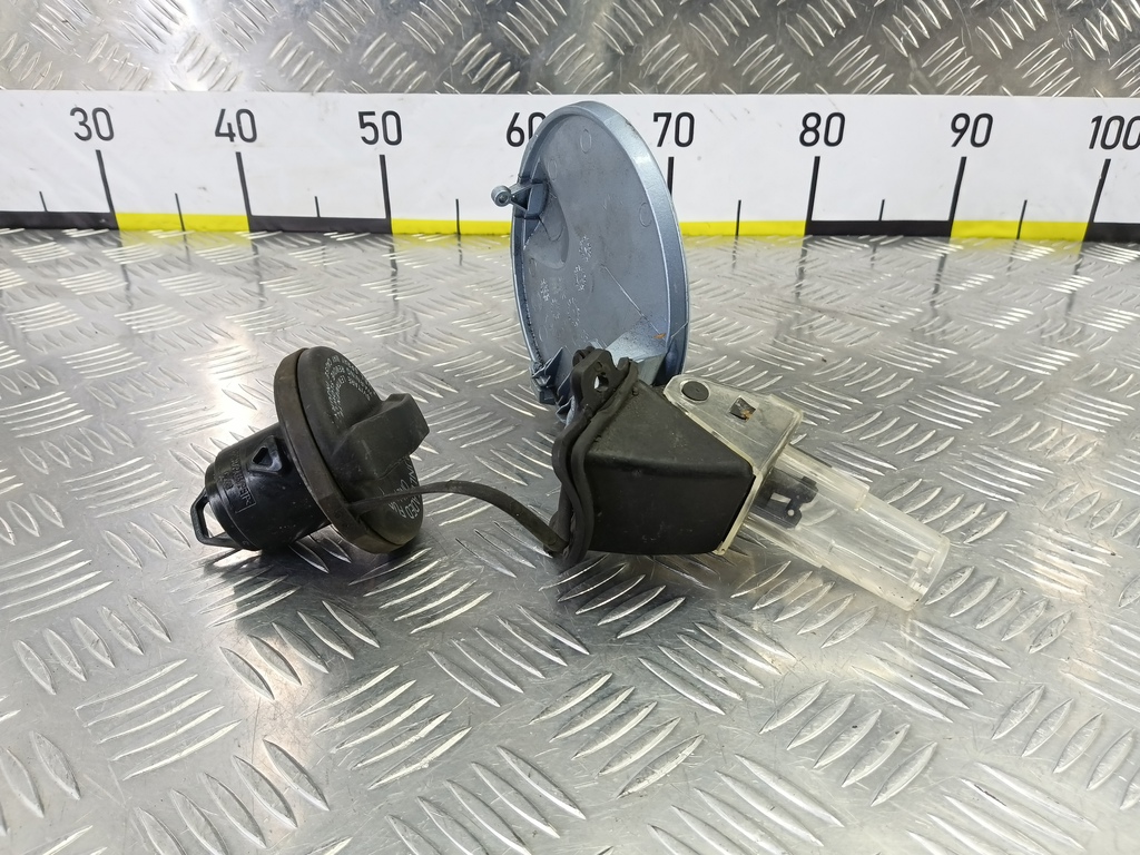 лючок бензобака Fiat Doblo 1.4 MT (78 л.с.)Doblo  I рестайлинг (2005—2015) Фургон 51834551, 1550 рублей, Москва