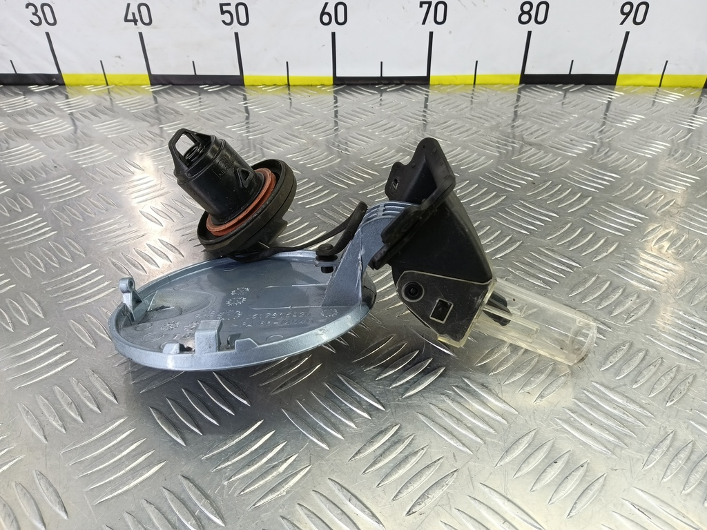 лючок бензобака Fiat Doblo 1.4 MT (78 л.с.)Doblo  I рестайлинг (2005—2015) Фургон 51834551, 1550 рублей, Москва