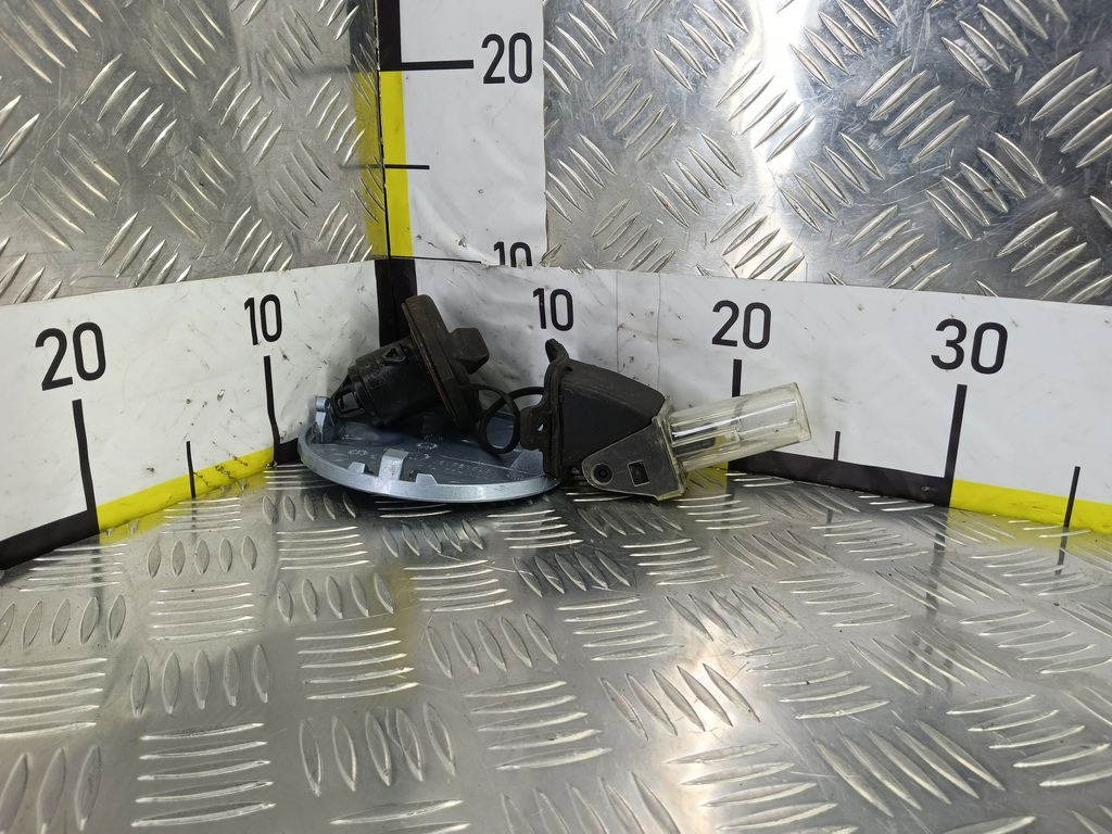 лючок бензобака Fiat Doblo 1.4 MT (78 л.с.)Doblo  I рестайлинг (2005—2015) Фургон 51834551, 1550 рублей, Москва