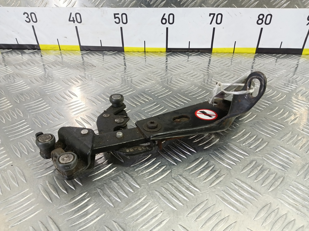 ролик двери сдвижной Fiat Doblo 1.4 MT (78 л.с.)Doblo  I рестайлинг (2005—2015) Фургон 51782469, 2700 рублей, Москва