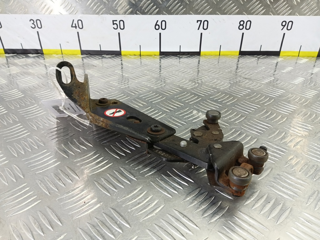 ролик двери сдвижной Fiat Doblo 1.4 MT (78 л.с.)Doblo  I рестайлинг (2005—2015) Фургон 51782468, 5000 рублей, Москва