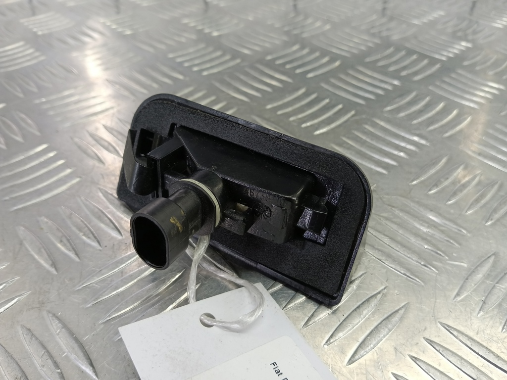 фонарь номерного знака Fiat Doblo 1.4 MT (78 л.с.)Doblo  I рестайлинг (2005—2015) Фургон 46814089, 520 рублей, Москва