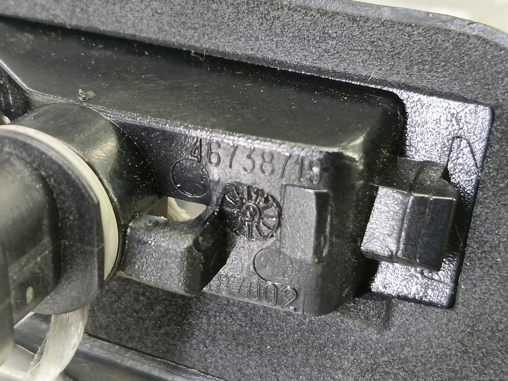 фонарь номерного знака Fiat Doblo 1.4 MT (78 л.с.)Doblo  I рестайлинг (2005—2015) Фургон 46814089, 520 рублей, Москва