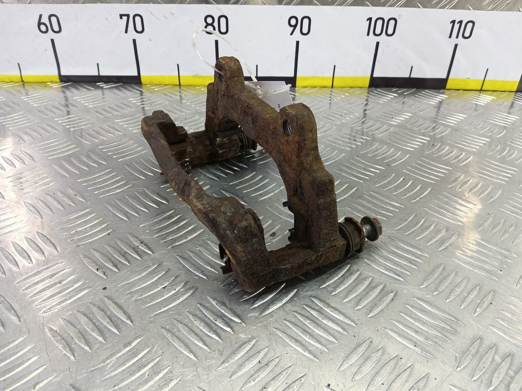 скоба суппорта Fiat Doblo 1.4 MT (78 л.с.)Doblo  I рестайлинг (2005—2015) Фургон 77365975, 1550 рублей, Москва