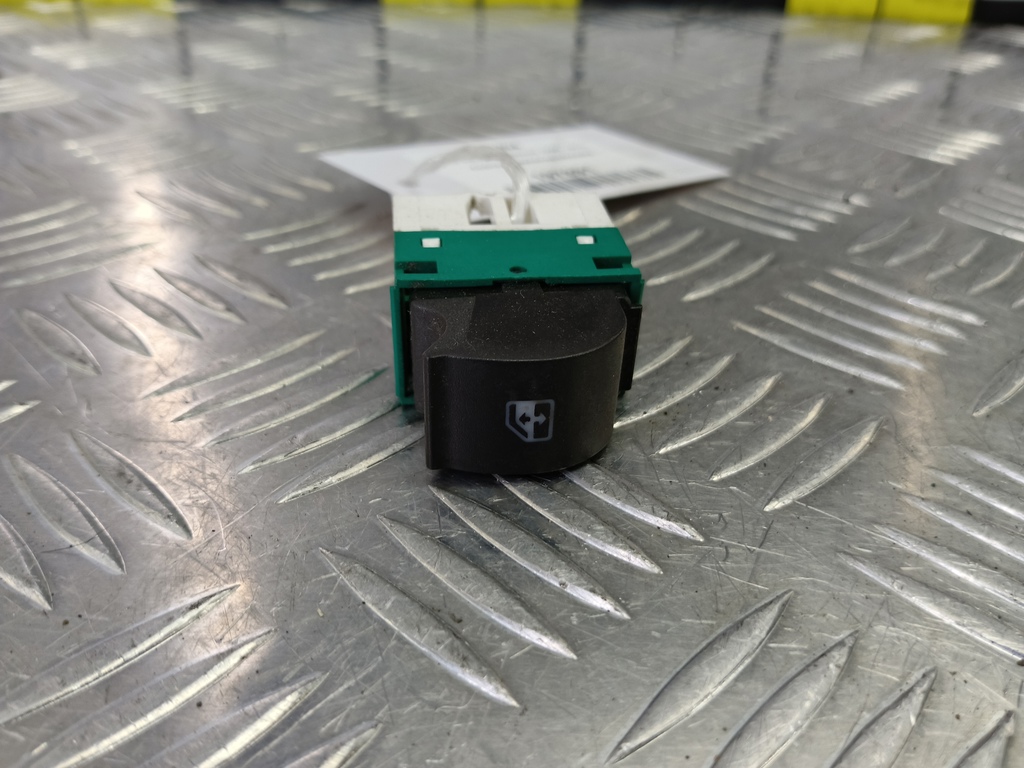 кнопка стеклоподъемника Fiat Doblo 1.4 MT (78 л.с.)Doblo  I рестайлинг (2005—2015) Фургон 735417036, 3279 рублей, Москва