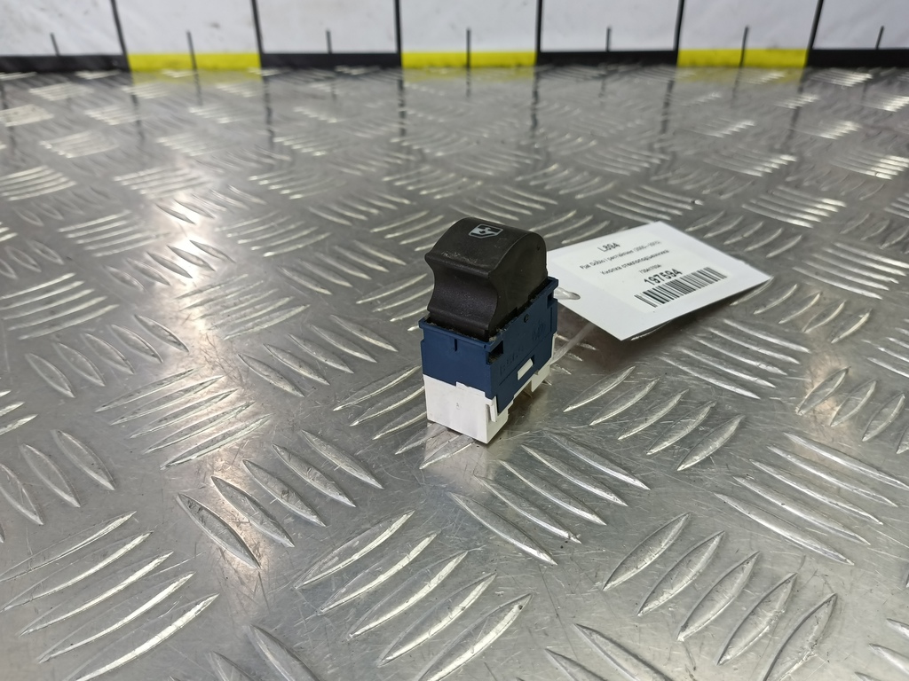 кнопка стеклоподъемника Fiat Doblo 1.4 MT (78 л.с.)Doblo  I рестайлинг (2005—2015) Фургон 735417034, 3279 рублей, Москва