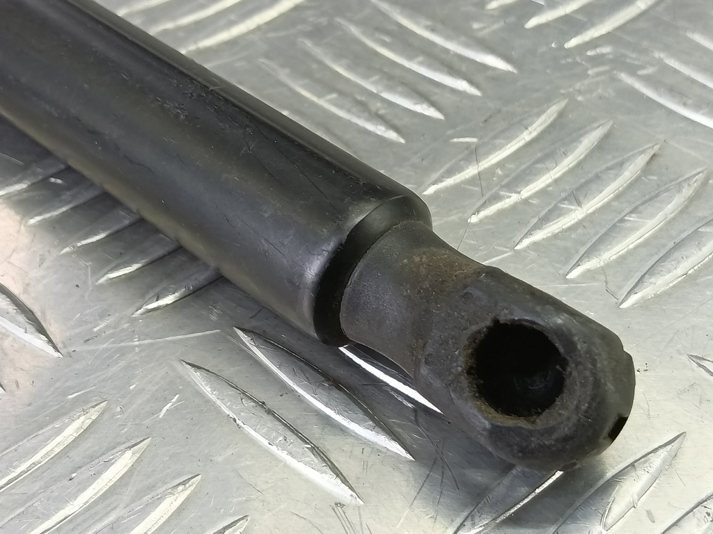 амортизатор крышки багажника FORD Focus  1747492, 630 рублей, Москва