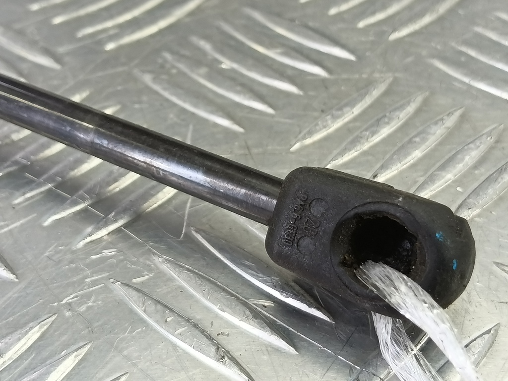 амортизатор крышки багажника Hyundai MATRIX 1.6 MT (103 л.с.)Matrix  I рестайлинг (2005—2008) Минивэн 8177017031, 630 рублей, Москва