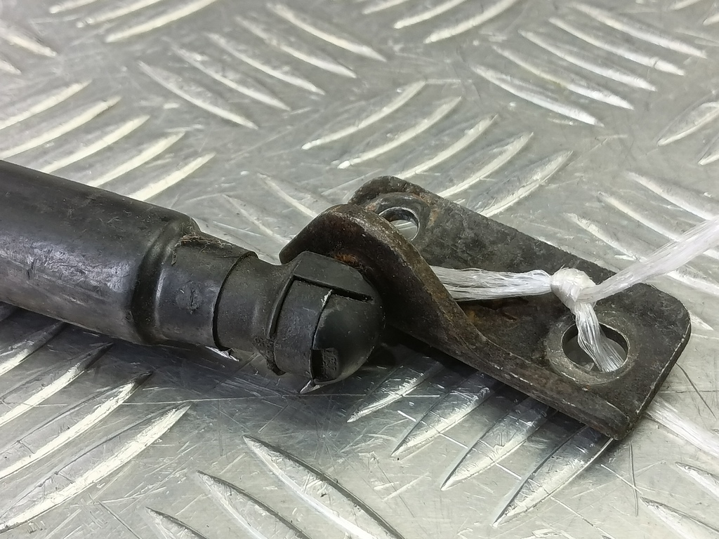 амортизатор крышки багажника Hyundai SANTA FE  8177126010, 860 рублей, Москва