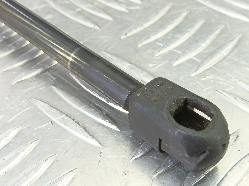 амортизатор крышки багажника Kia Ceed  817701H521, 750 рублей, Москва