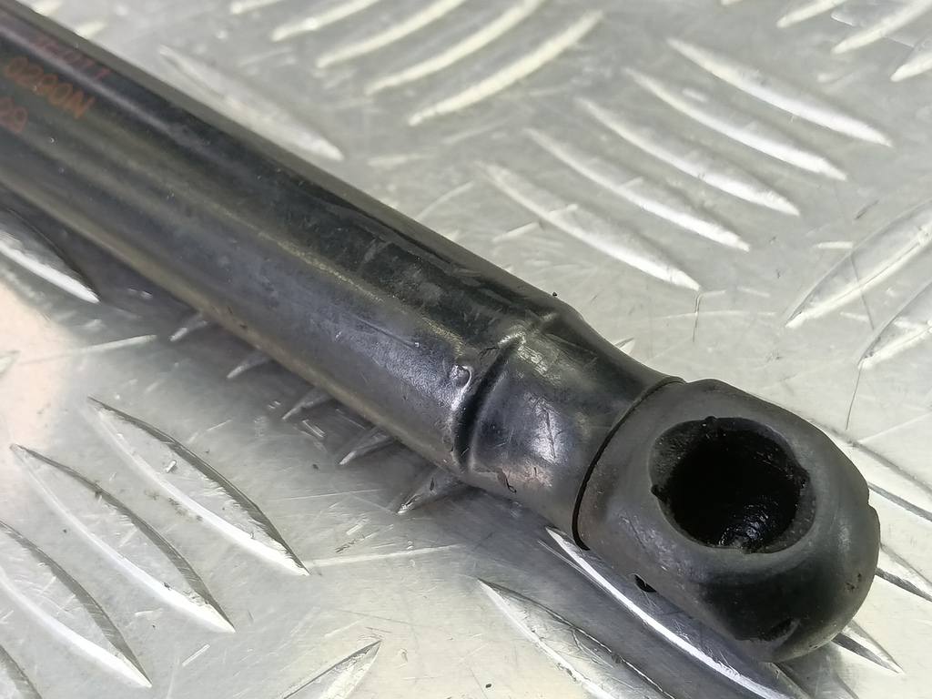 амортизатор капота Kia SORENTO  811813E011, 860 рублей, Москва