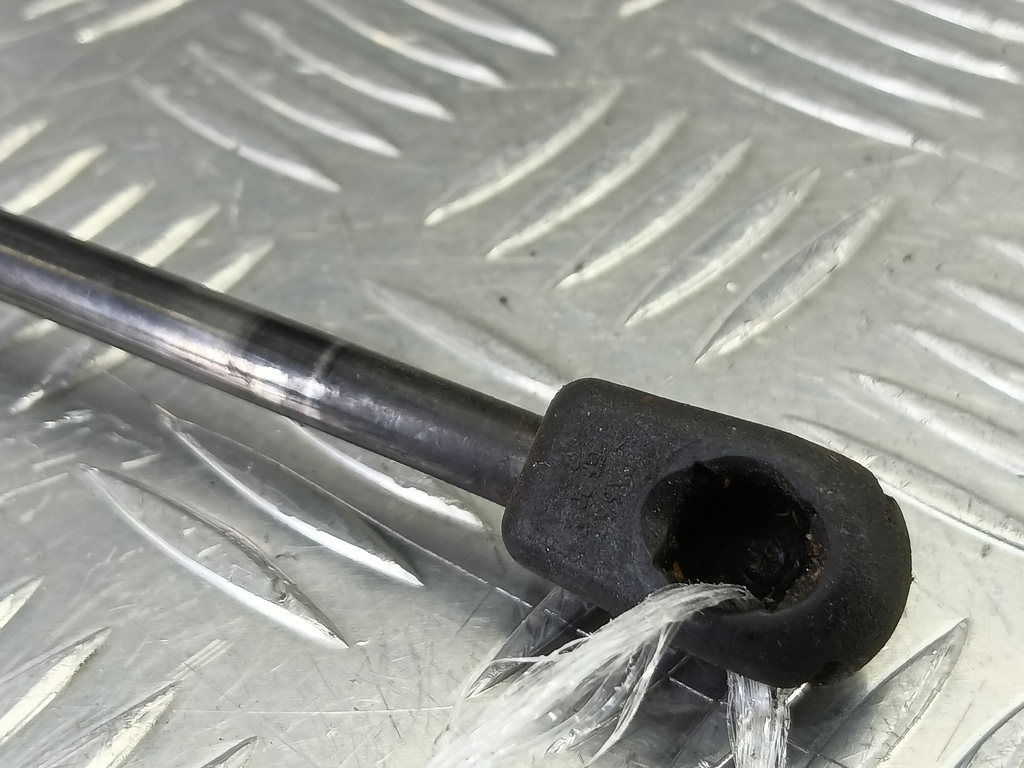 амортизатор крышки багажника Hyundai GETZ  817701C001, 750 рублей, Москва