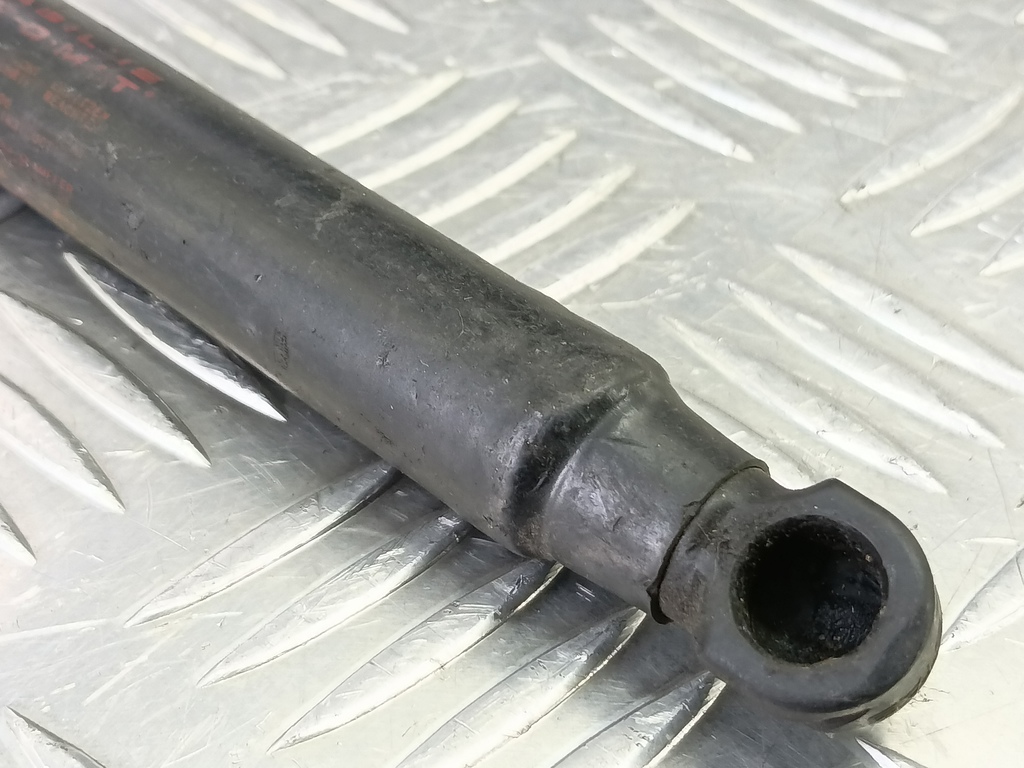 амортизатор крышки багажника Hyundai GETZ  817701C001, 750 рублей, Москва