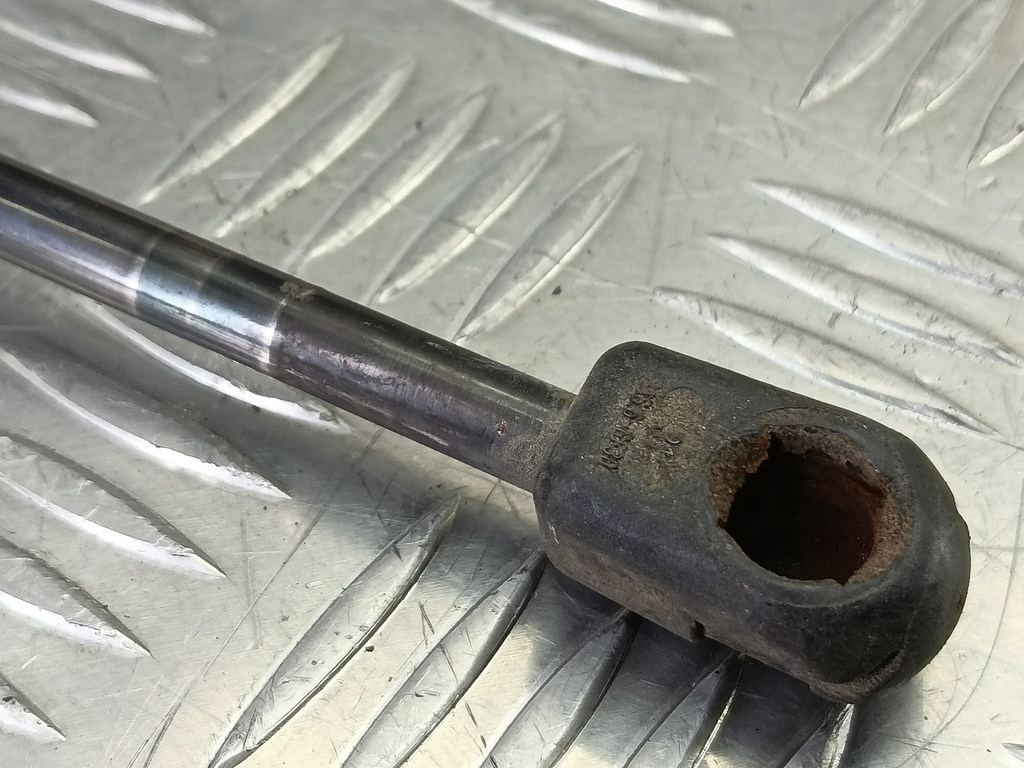 амортизатор крышки багажника FORD Focus  1747492, 630 рублей, Москва