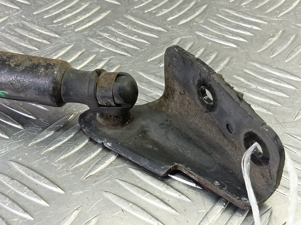 амортизатор крышки багажника FORD Focus  1747492, 630 рублей, Москва