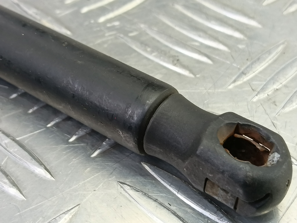 амортизатор крышки багажника LAND ROVER FREELANDER 2.2 TD MT (150 л.с.)Freelander  II (2006—2010) Внедорожник LR002104, 750 рублей, Москва