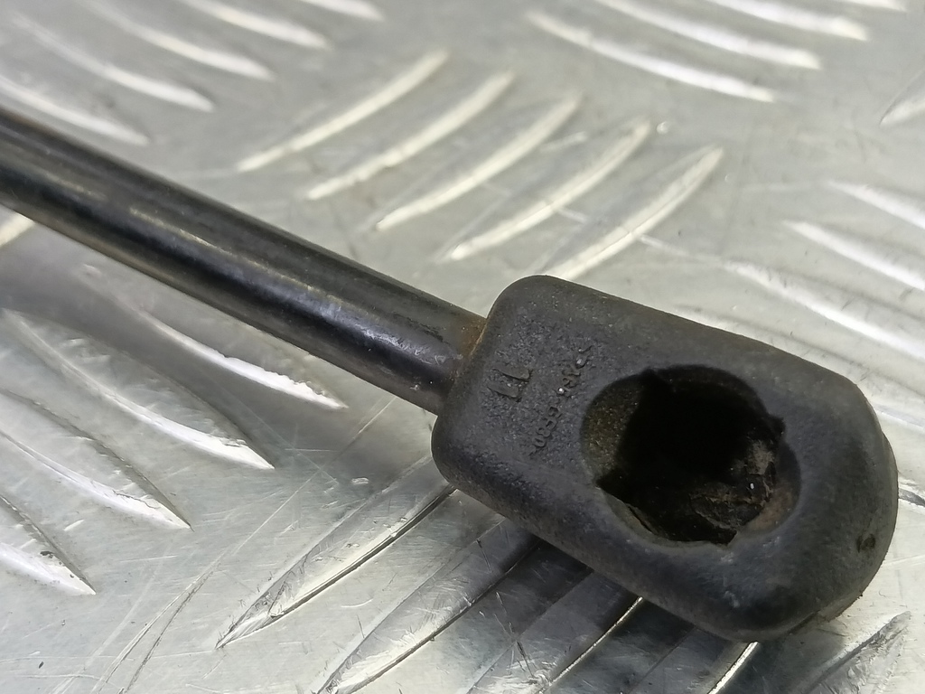 амортизатор крышки багажника MITSUBISHI COLT  MR959247, 520 рублей, Москва