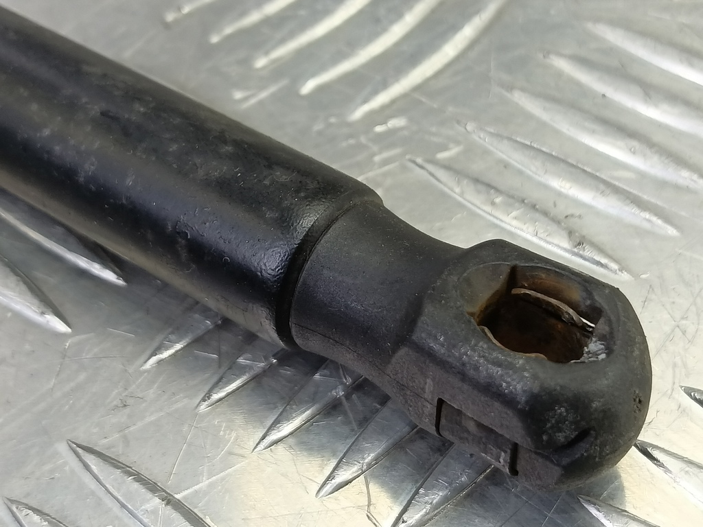 амортизатор крышки багажника LAND ROVER FREELANDER 2.2 TD MT (150 л.с.)Freelander  II (2006—2010) Внедорожник LR002104, 750 рублей, Москва