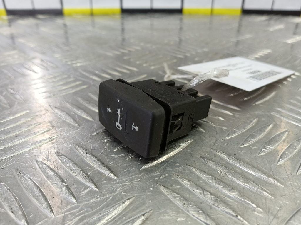 кнопка центрального замка LAND ROVER FREELANDER  YUF101530LNF, 520 рублей, Москва