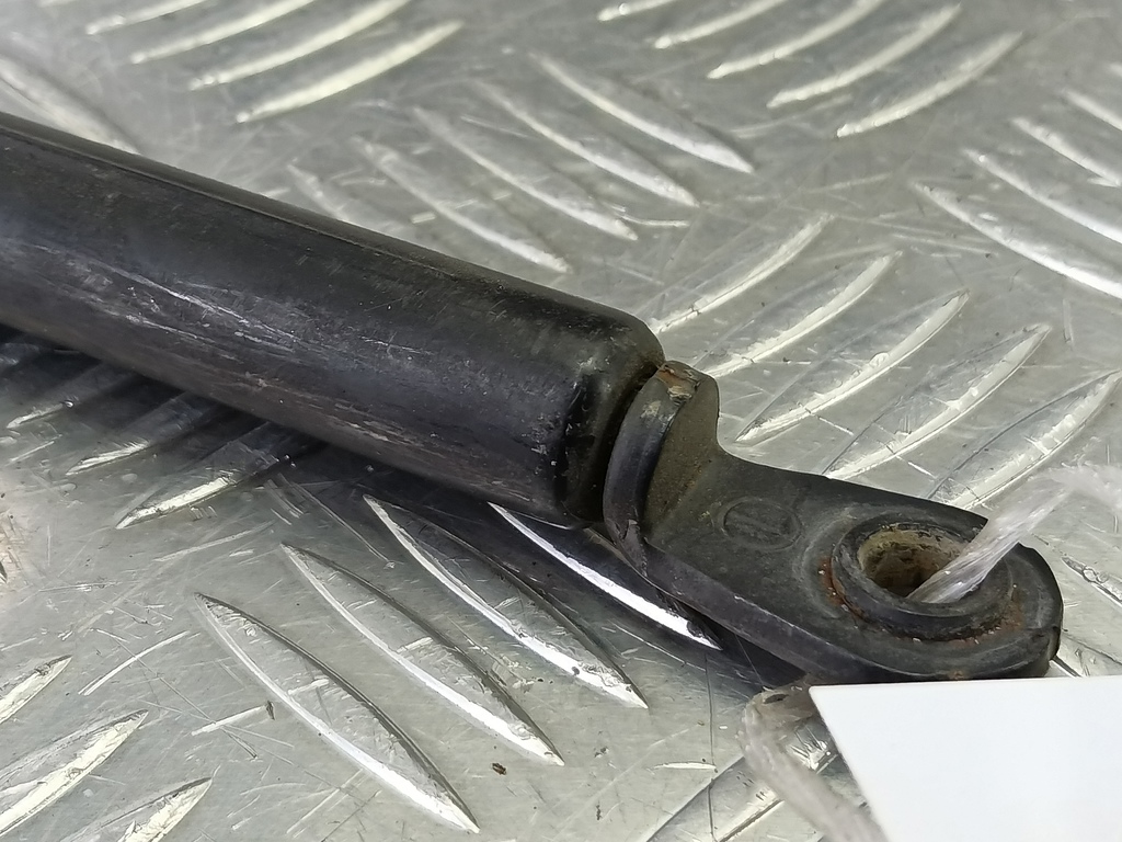 амортизатор крышки багажника SUZUKI Grand Vitara 2.4 AT (169 л.с.)Grand Vitara  II рестайлинг (2008—2012) Внедорожник 8180078810, 1210 рублей, Москва